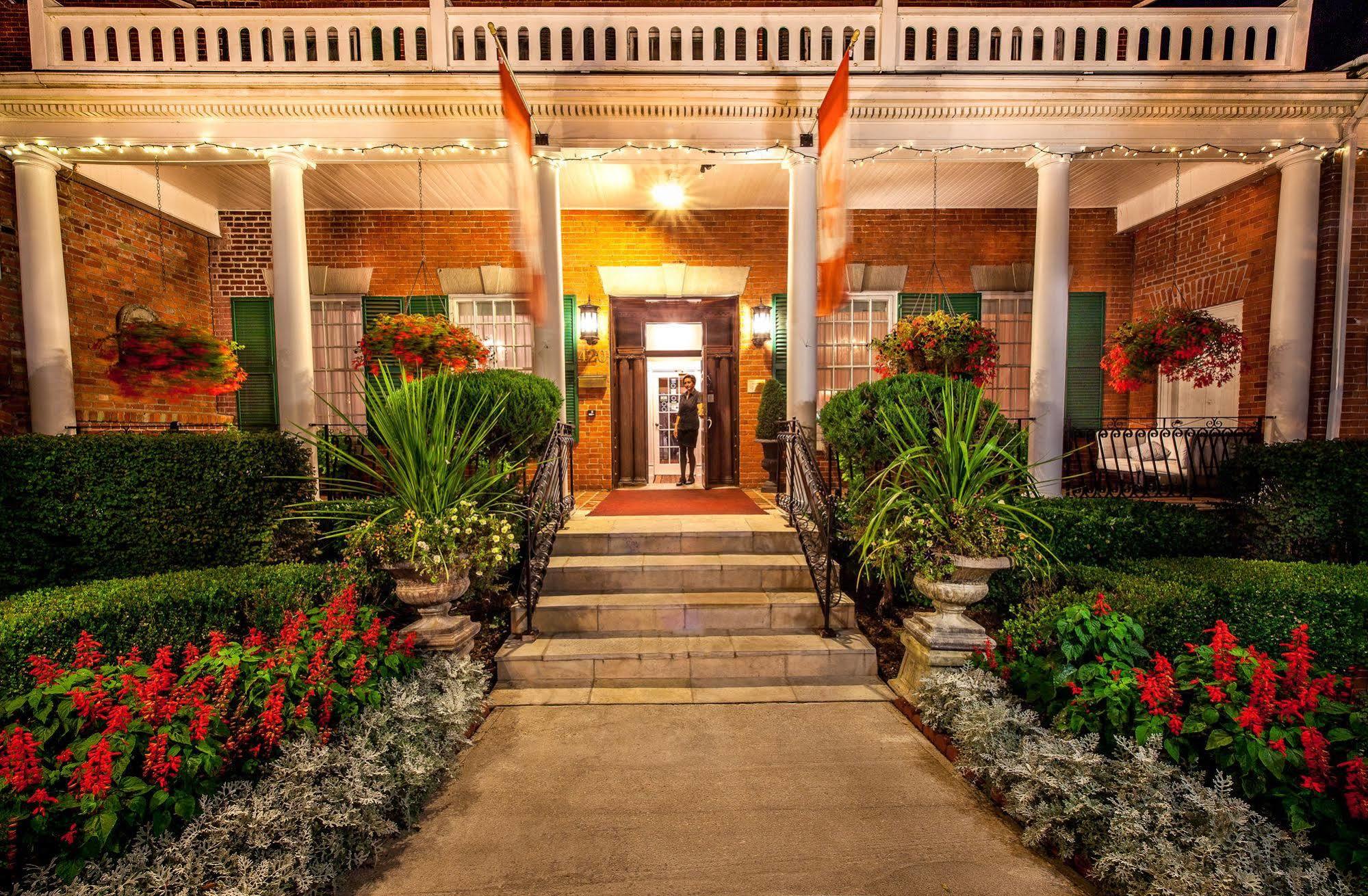 The Woodlawn Inn Cobourg Exterior photo
